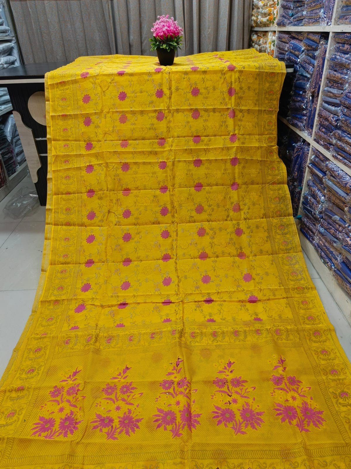 প্রিমিয়াম হাফ সিল্ক শাড়ি